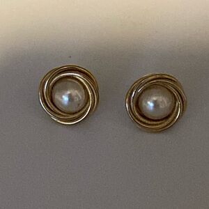 Vintage gold colored post earring with faux pearl center